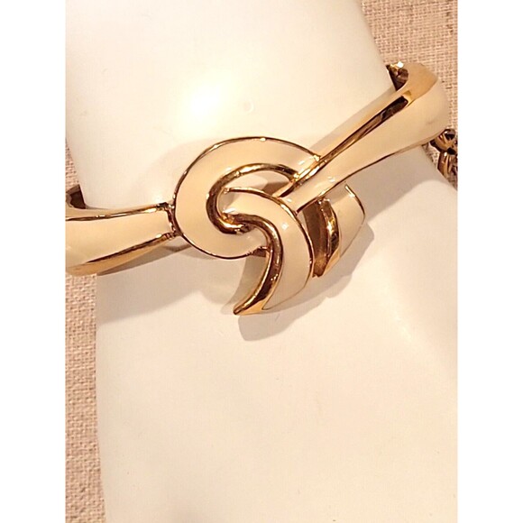 Vintage Classic Monet Goldtone Cream Knot Enameled Cuff Bangle Bracelet Signed - Picture 2 of 12